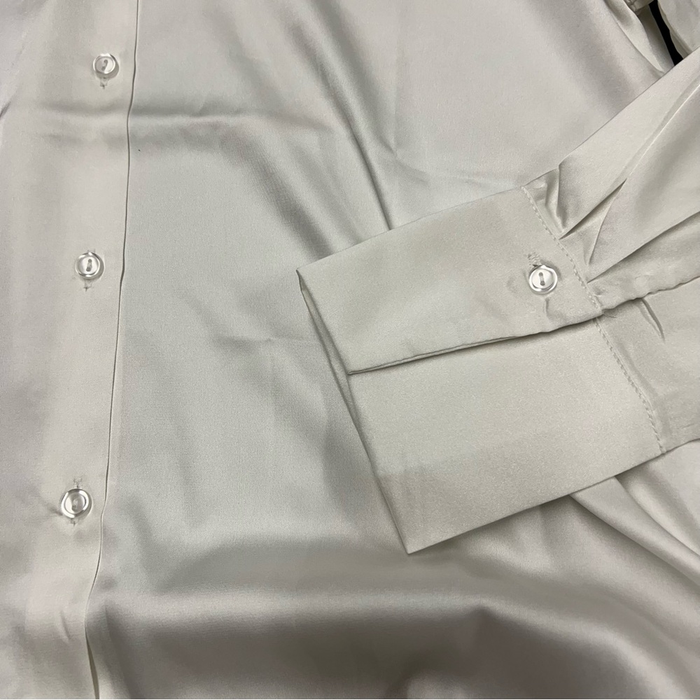 🌴Women’s Ambiance Button Up Long Sleeve Shirt - Picture 3 of 5